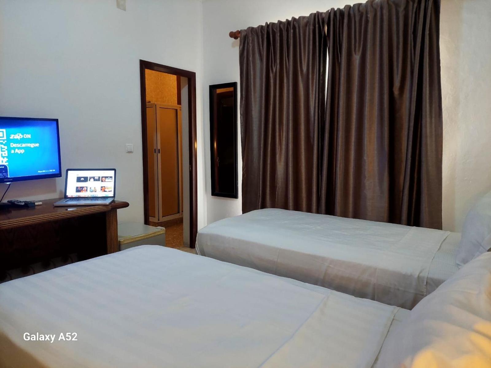Benguela Hotel Residencial Ramire-Tour מראה חיצוני תמונה